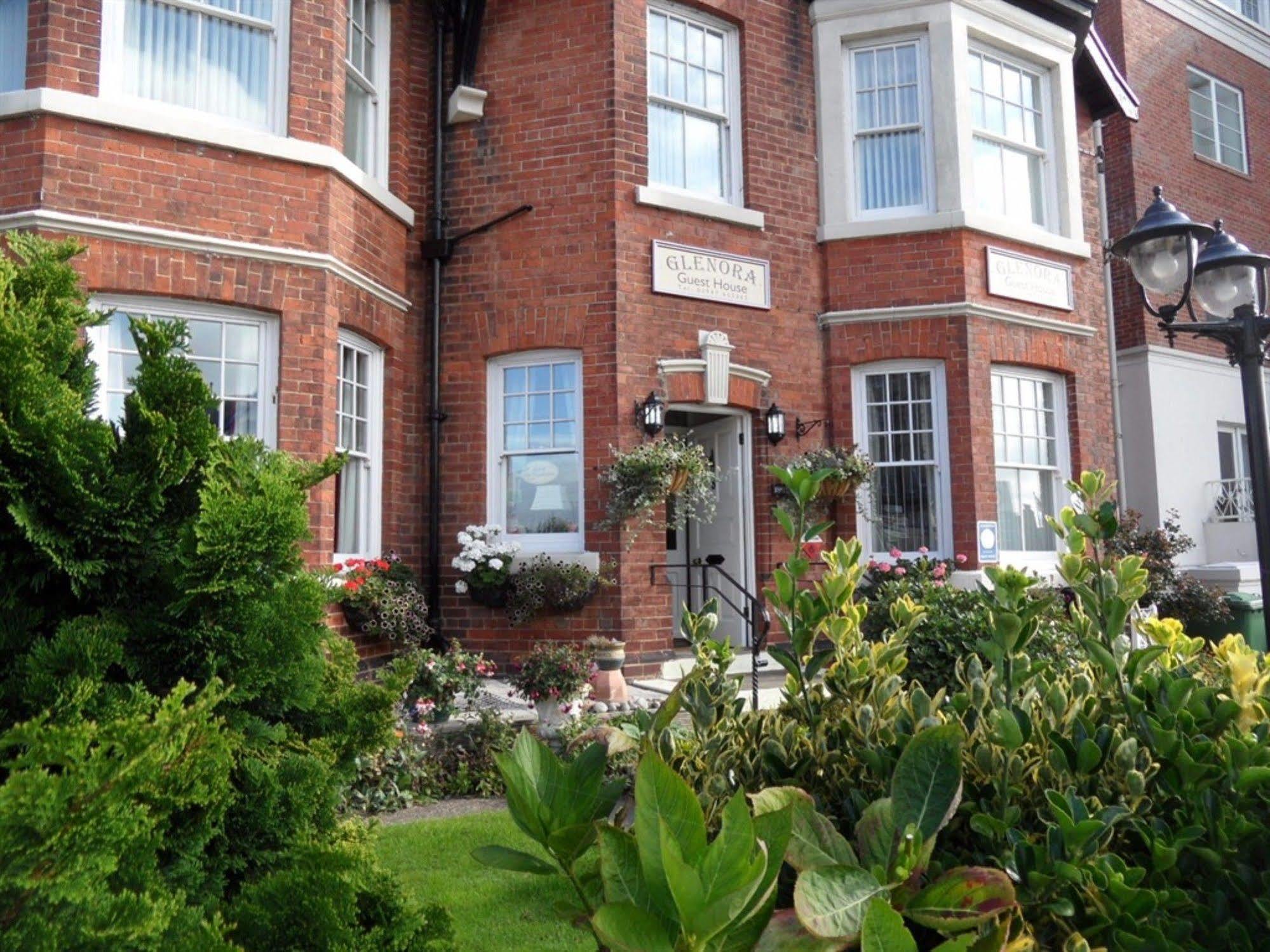 Glenora Guest House Whitby Esterno foto