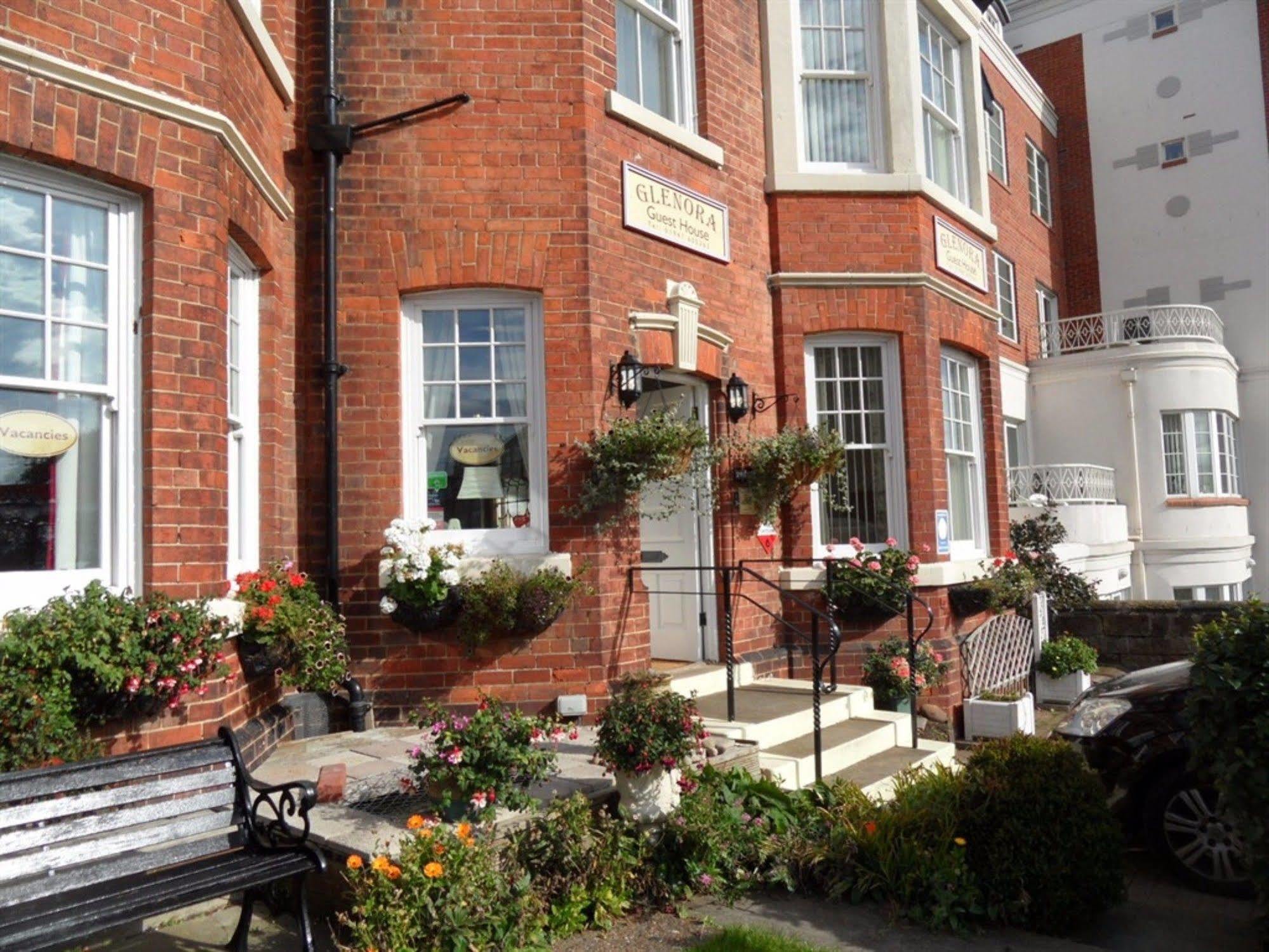 Glenora Guest House Whitby Esterno foto