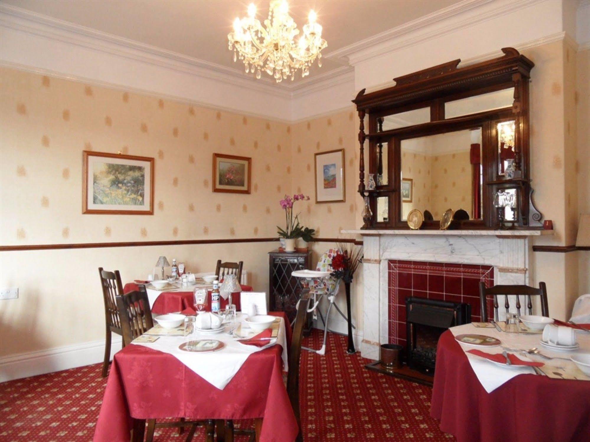 Glenora Guest House Whitby Esterno foto