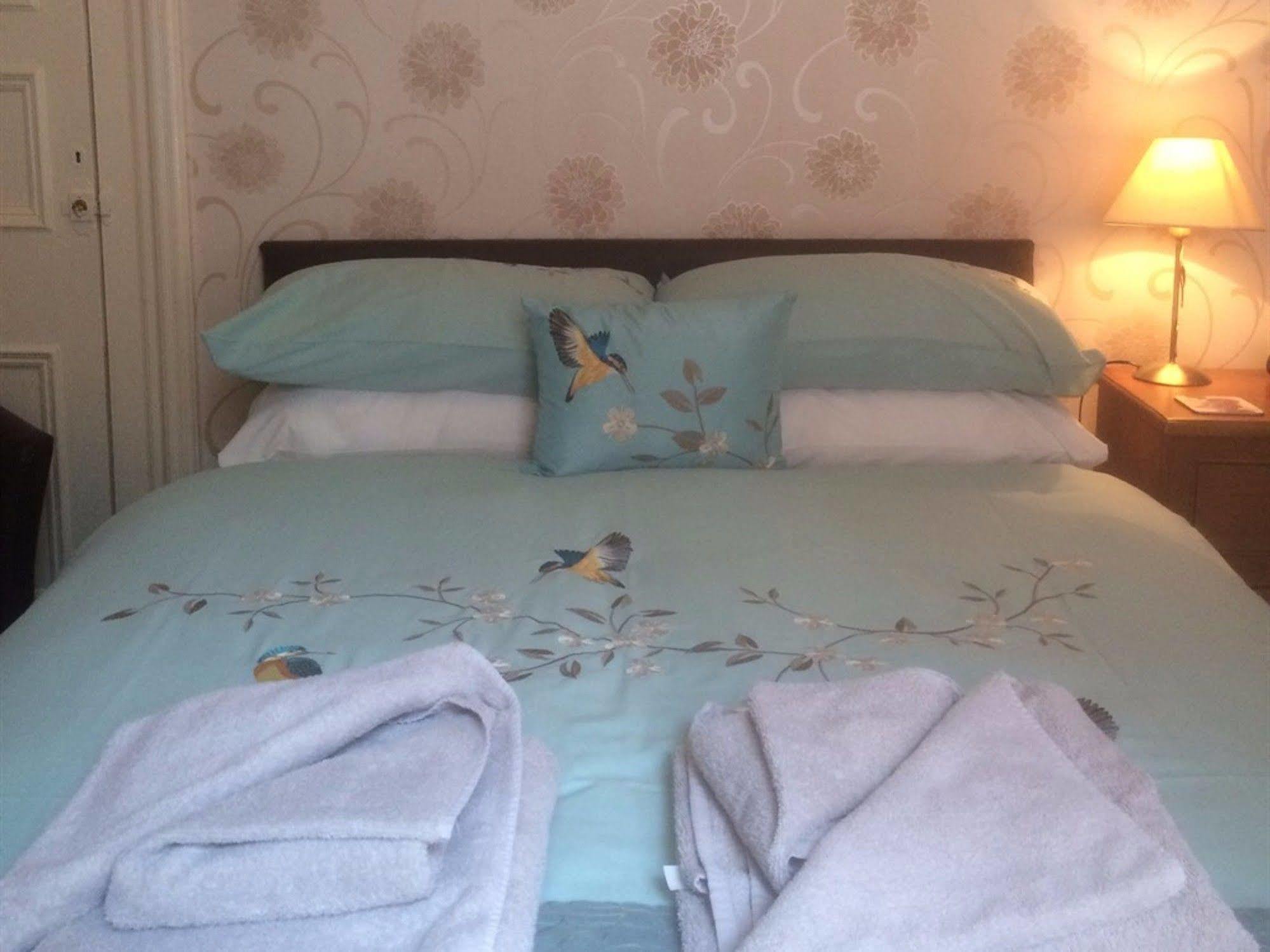 Glenora Guest House Whitby Esterno foto
