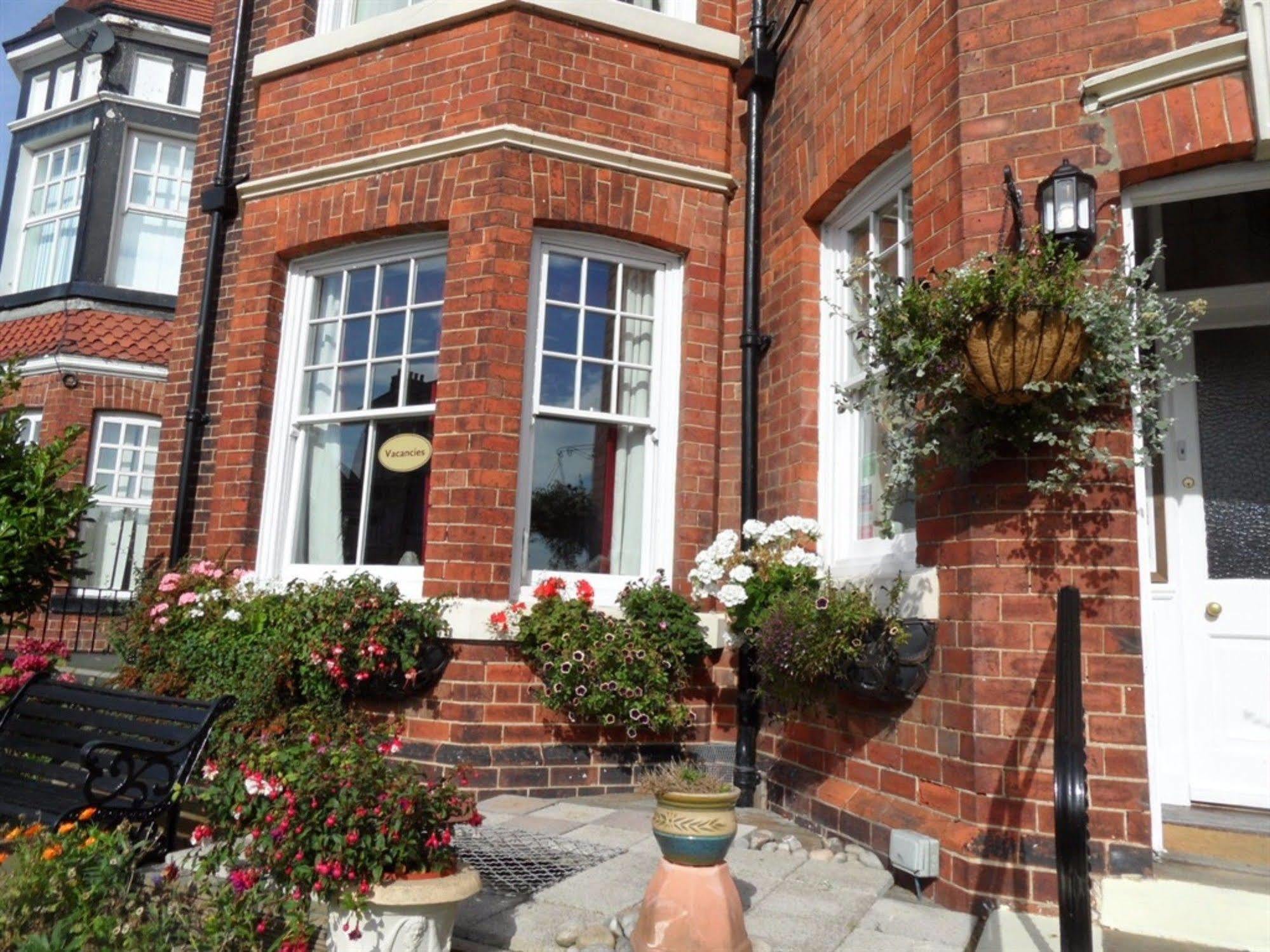 Glenora Guest House Whitby Esterno foto