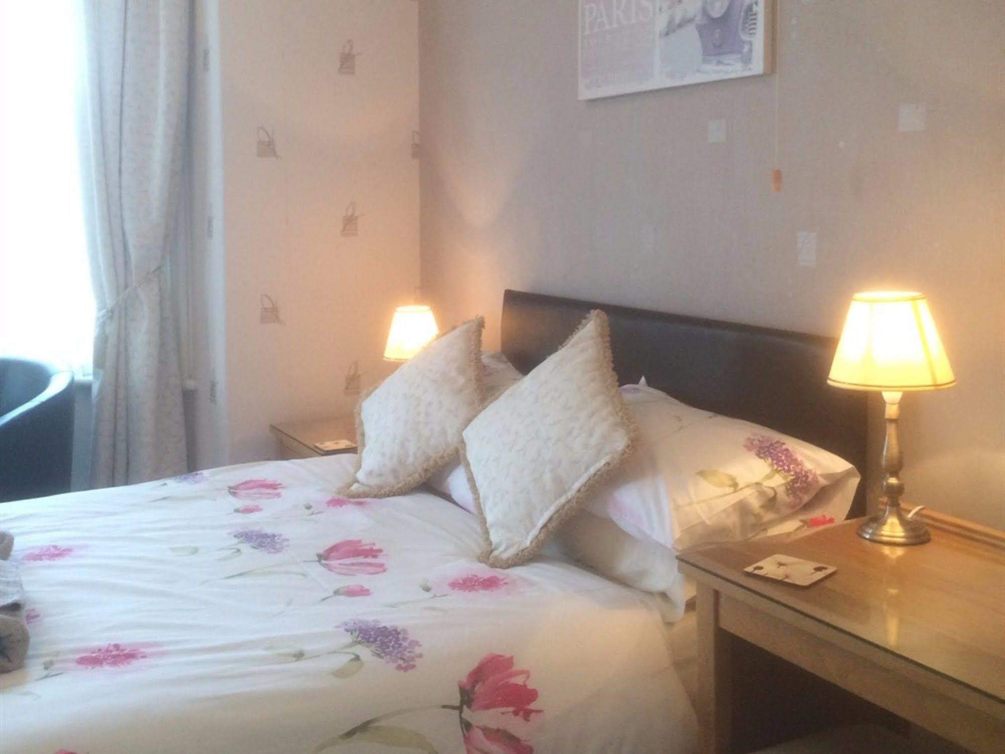 Glenora Guest House Whitby Esterno foto
