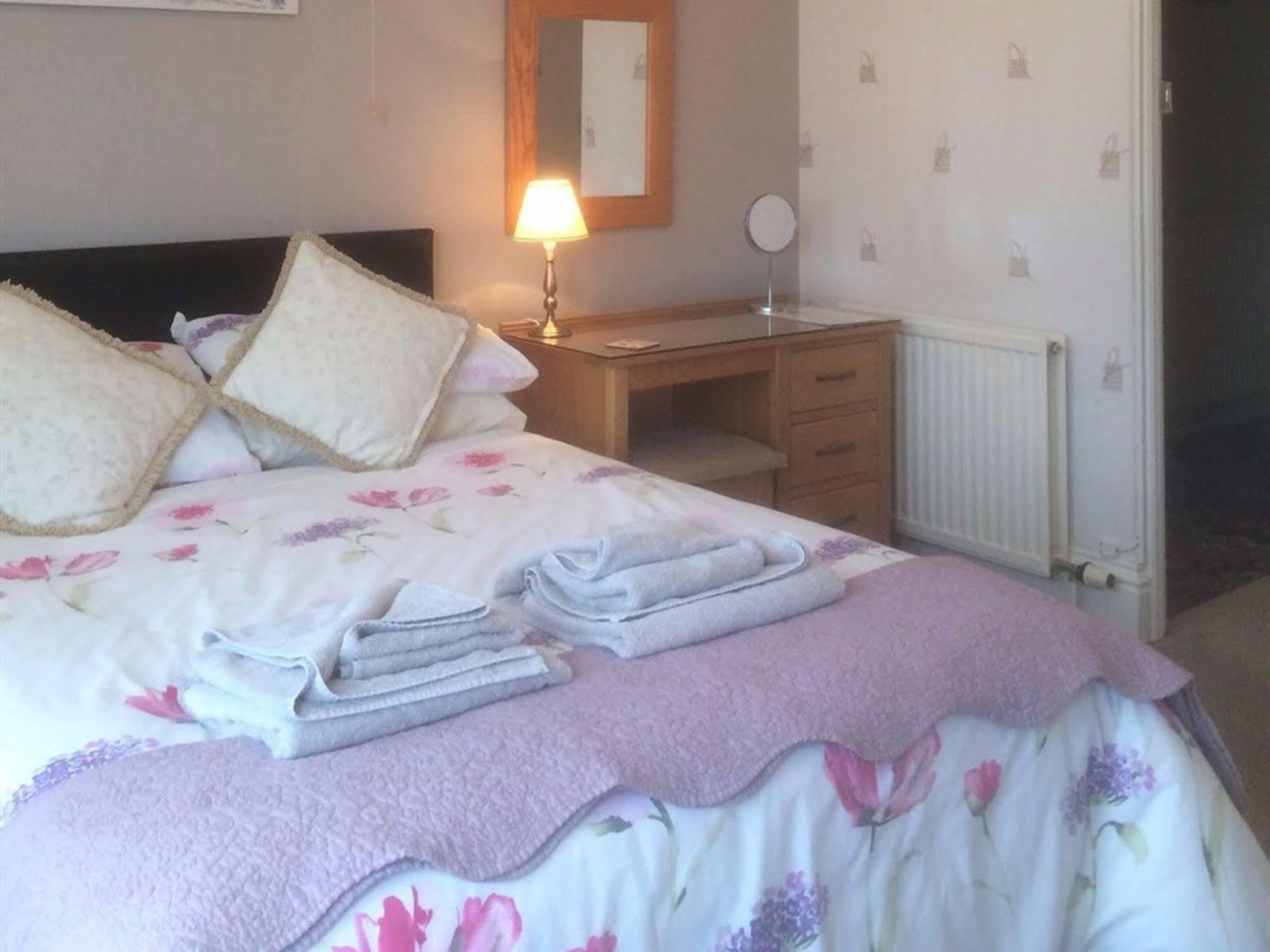 Glenora Guest House Whitby Esterno foto