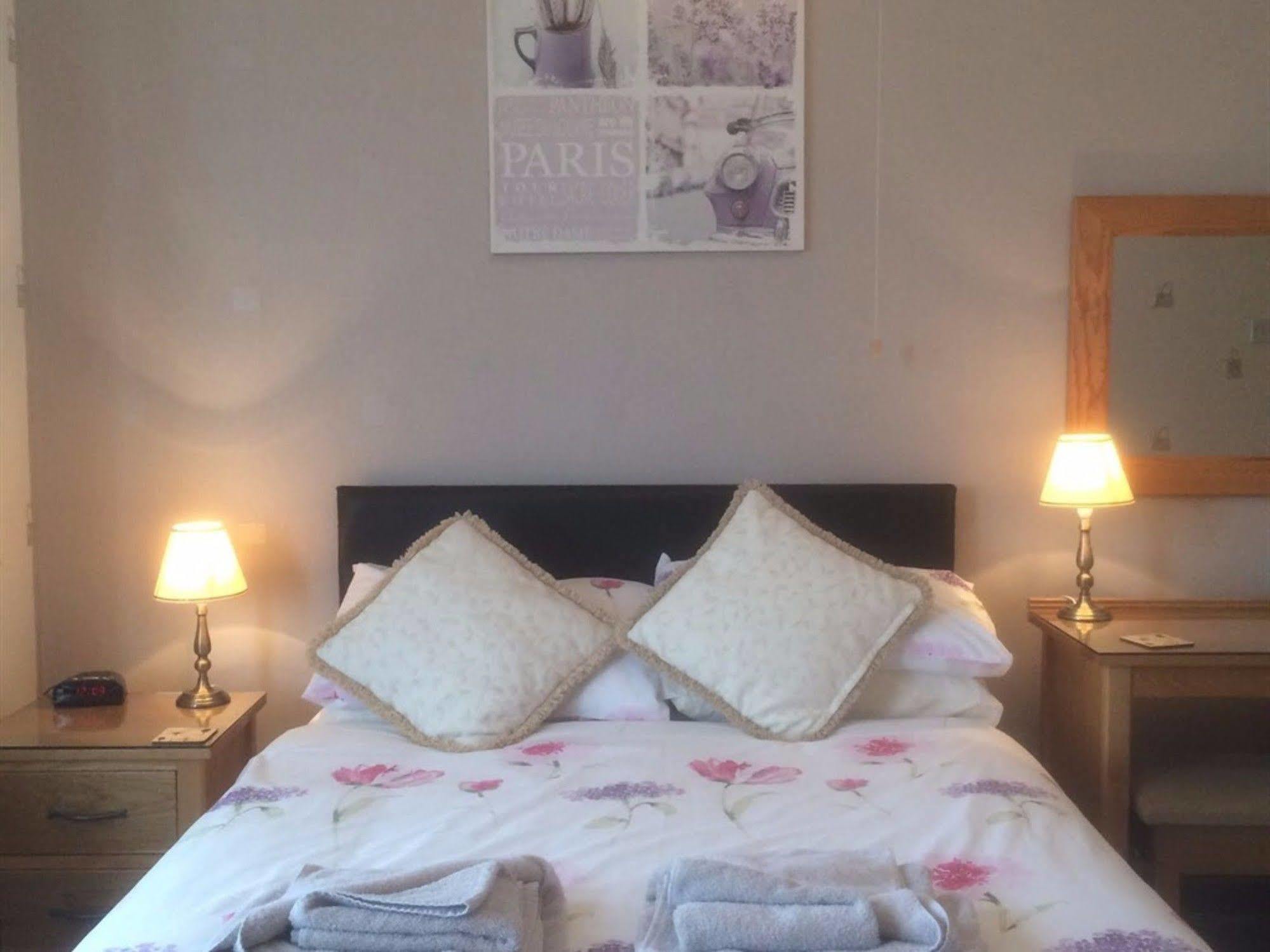 Glenora Guest House Whitby Esterno foto
