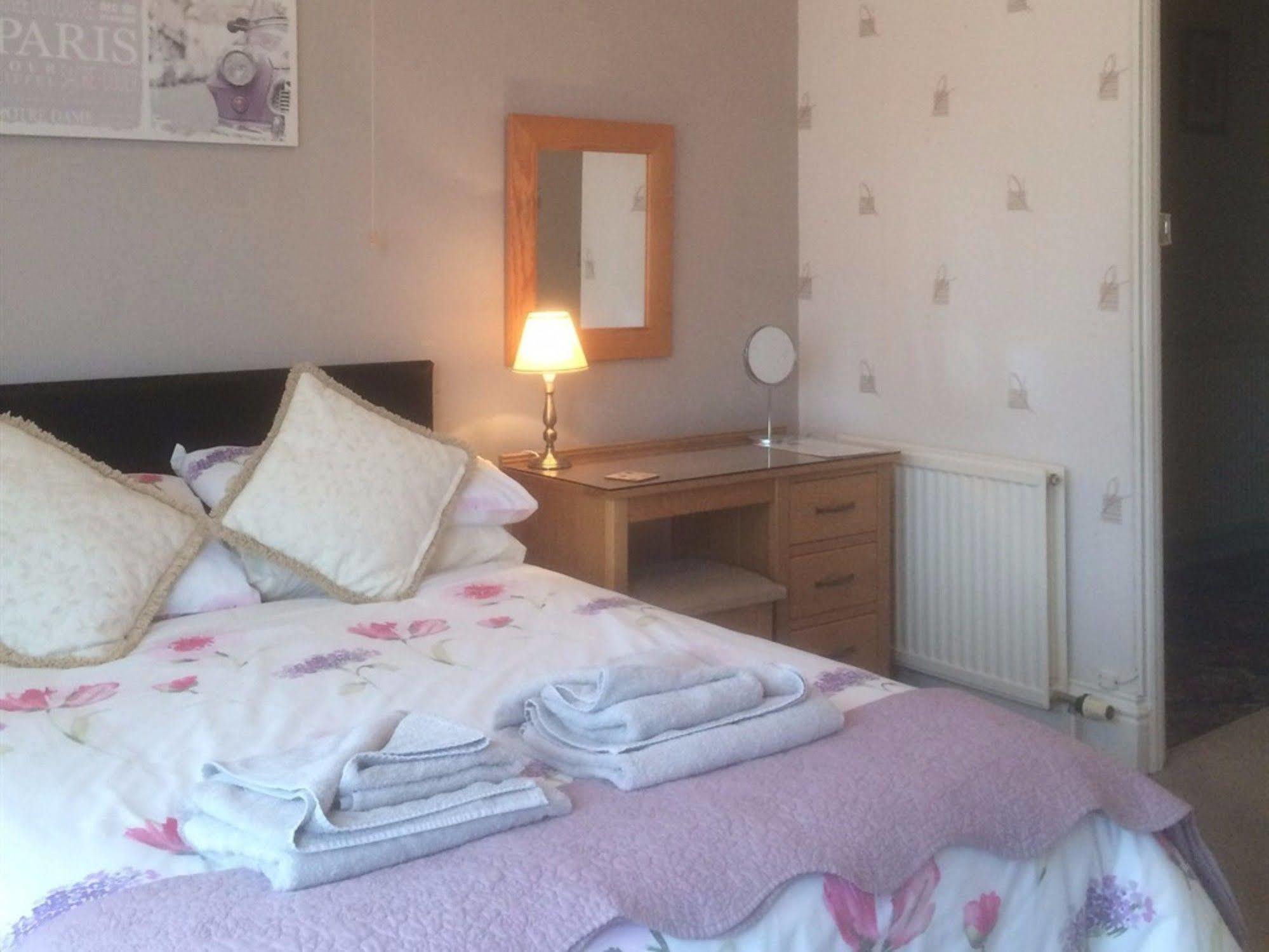 Glenora Guest House Whitby Esterno foto