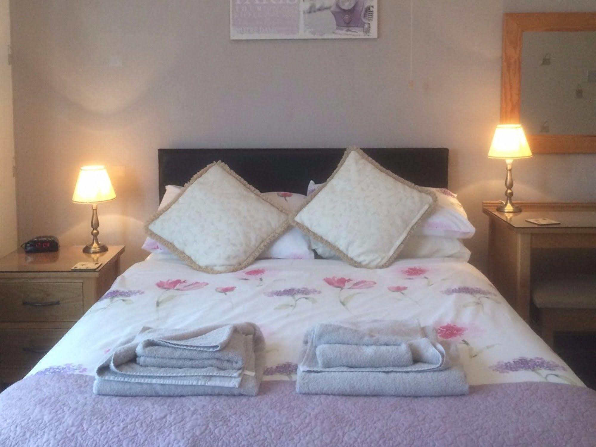 Glenora Guest House Whitby Esterno foto