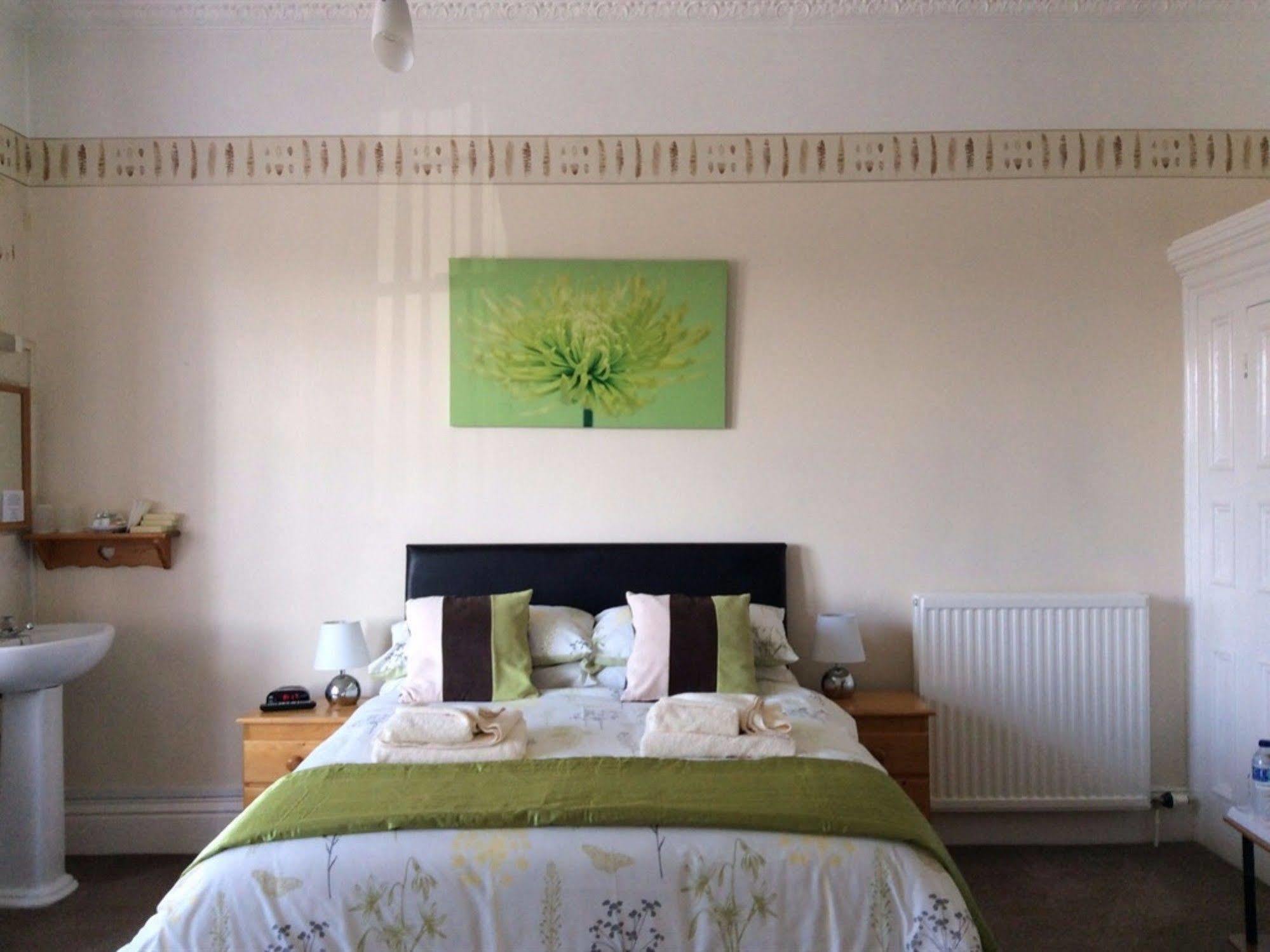 Glenora Guest House Whitby Esterno foto