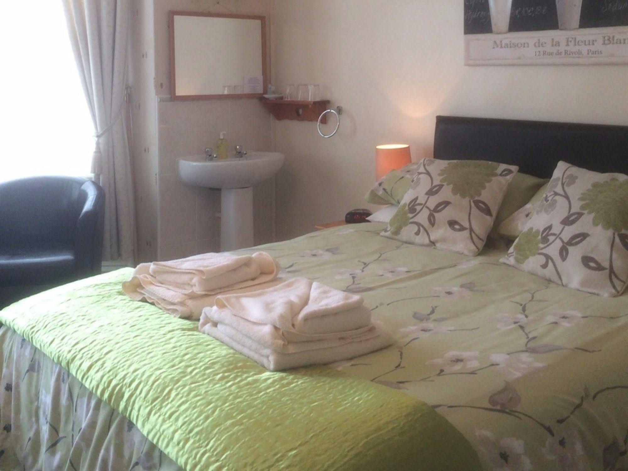 Glenora Guest House Whitby Esterno foto