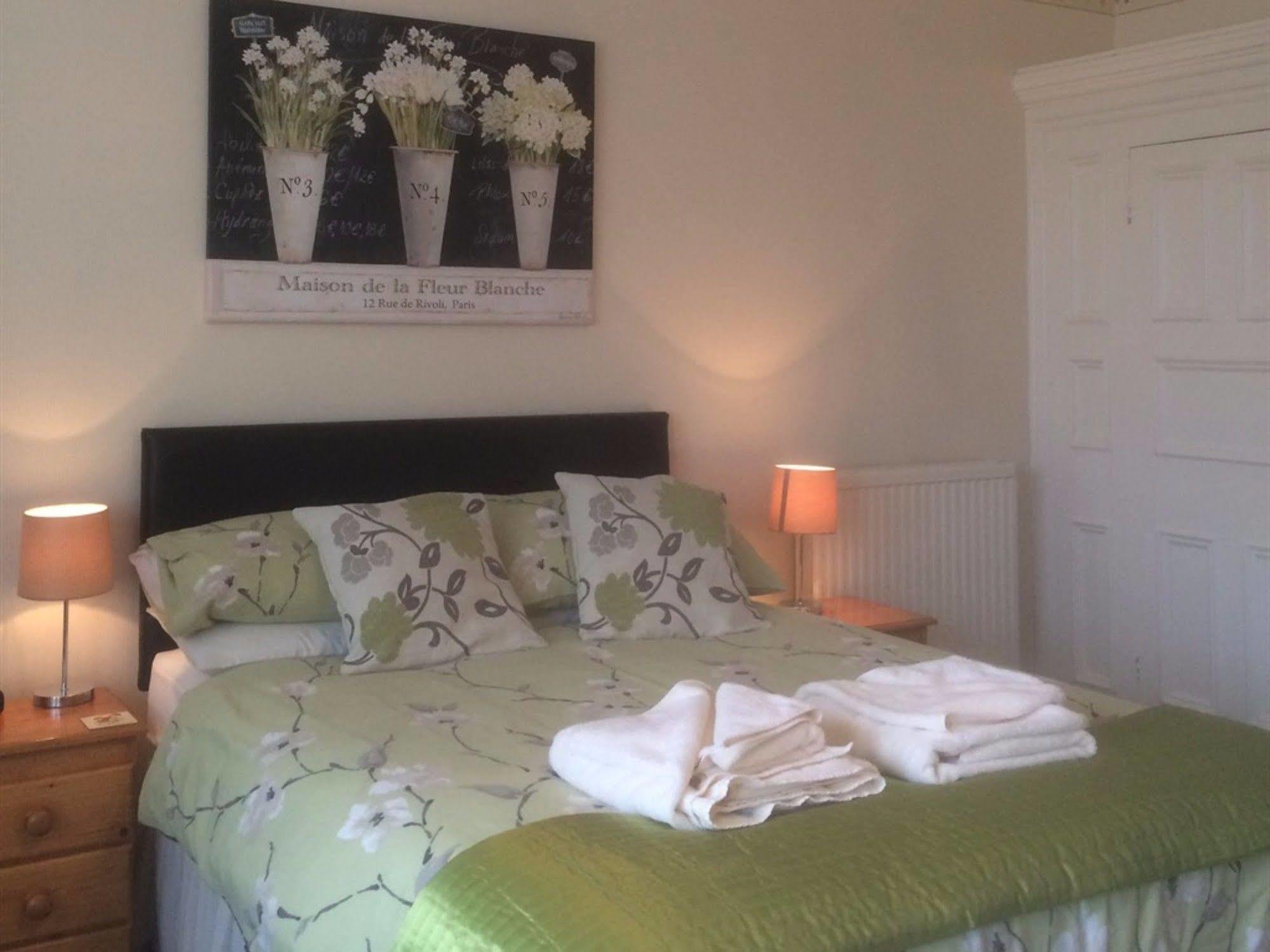 Glenora Guest House Whitby Esterno foto