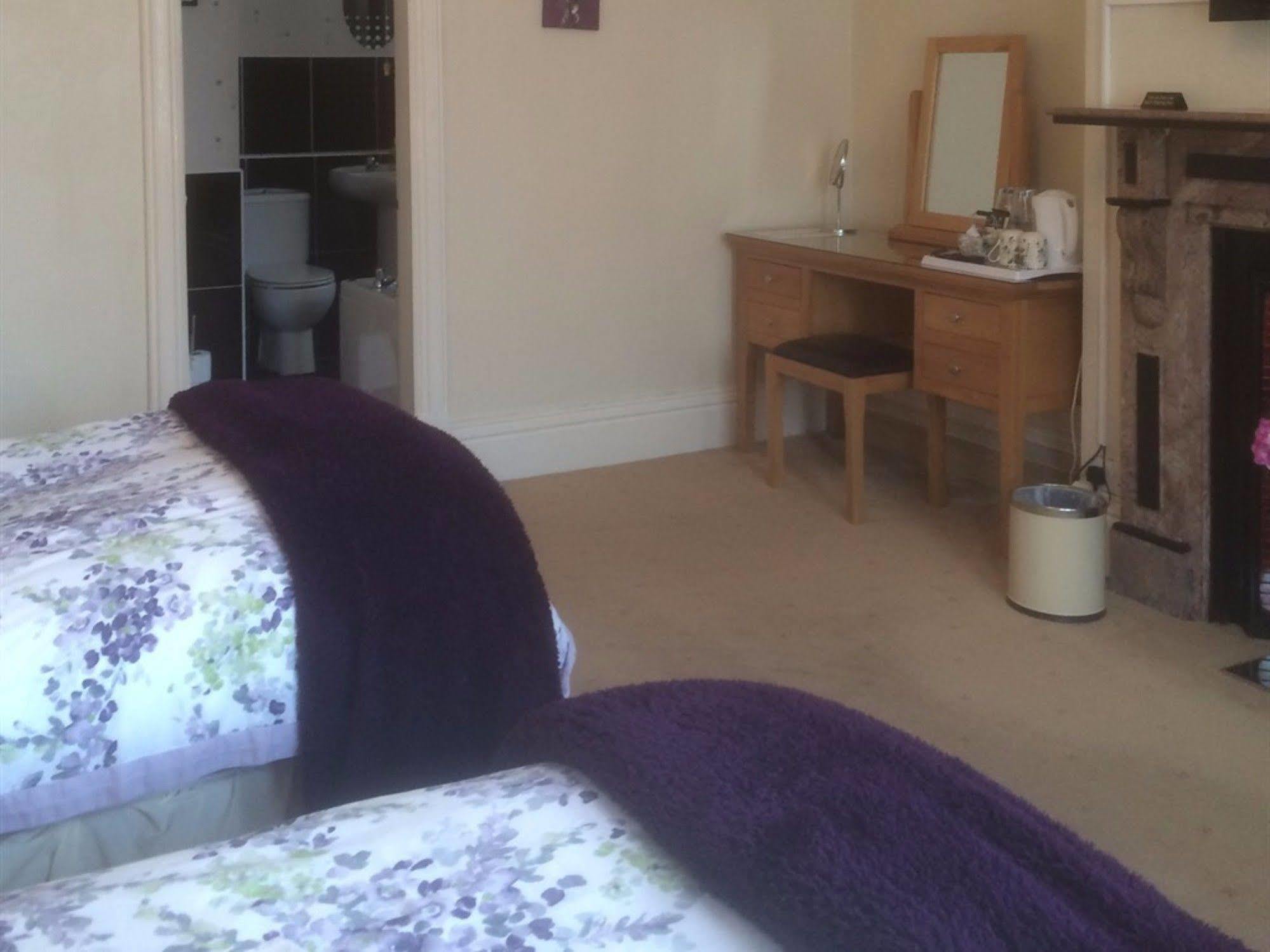 Glenora Guest House Whitby Esterno foto