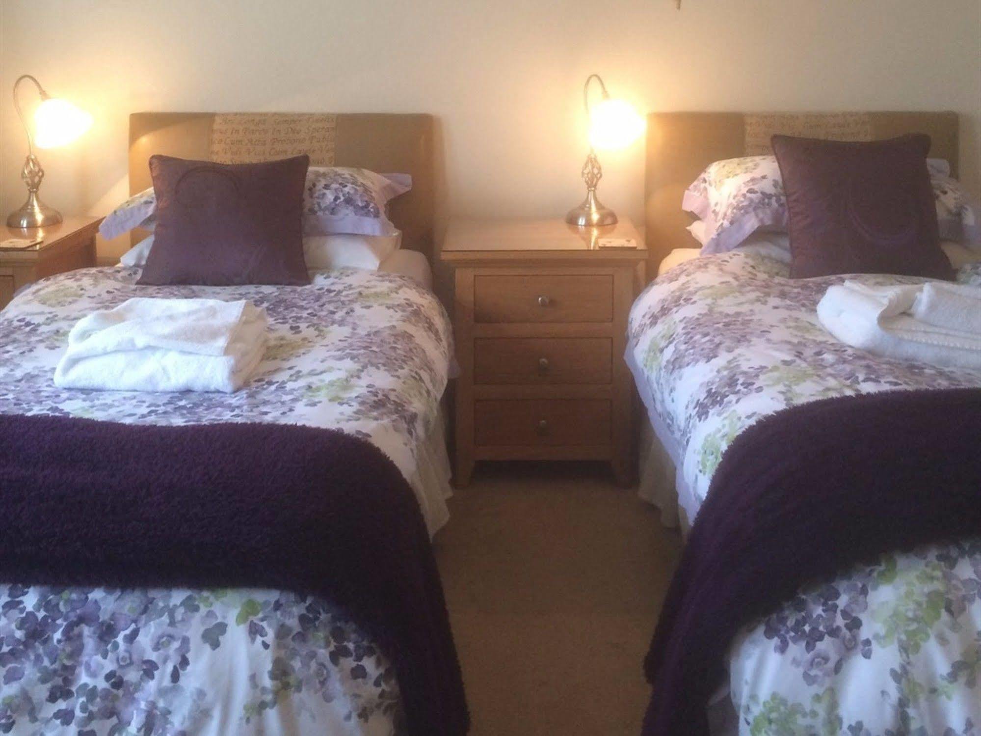 Glenora Guest House Whitby Esterno foto