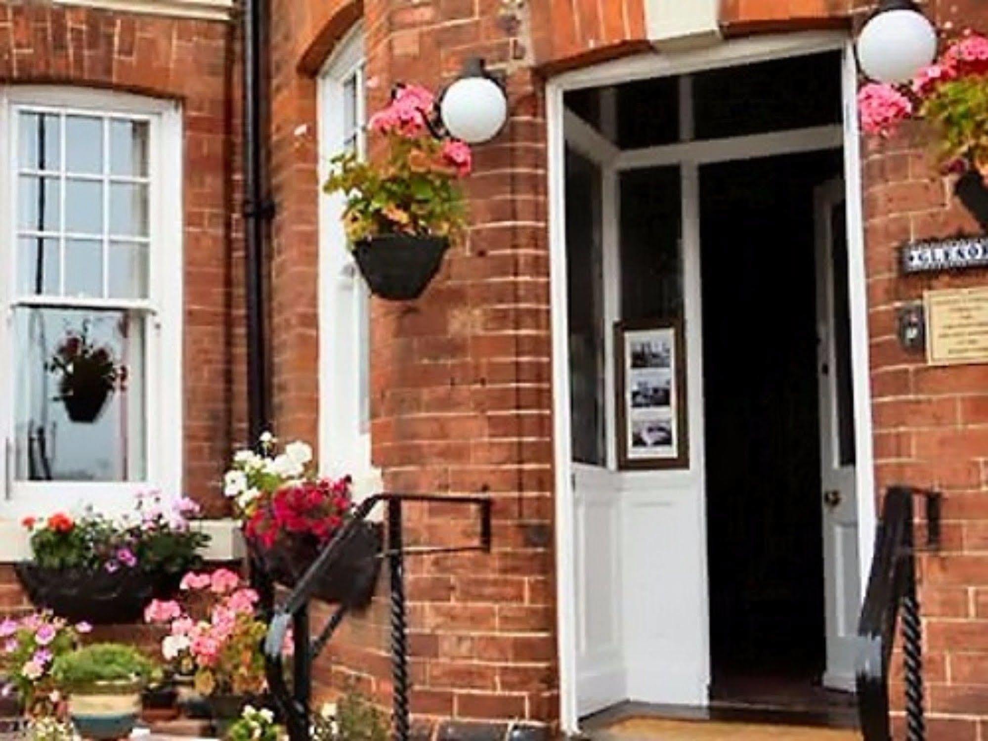 Glenora Guest House Whitby Esterno foto